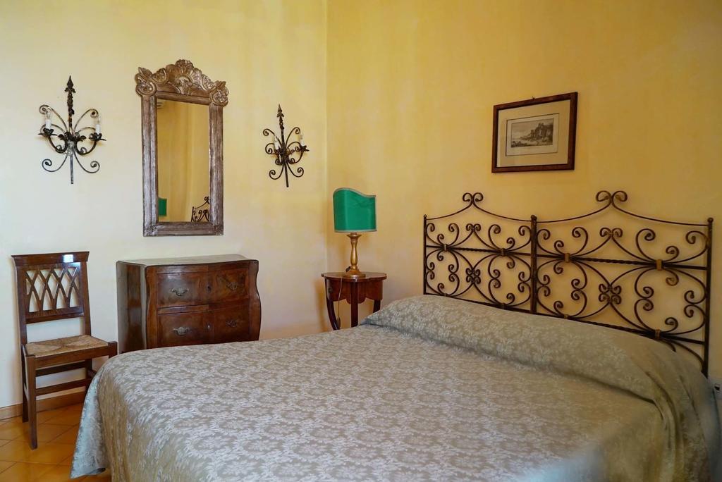 نابولي Bed And Breakfast Riviera Di Chiaia Turrisi الغرفة الصورة