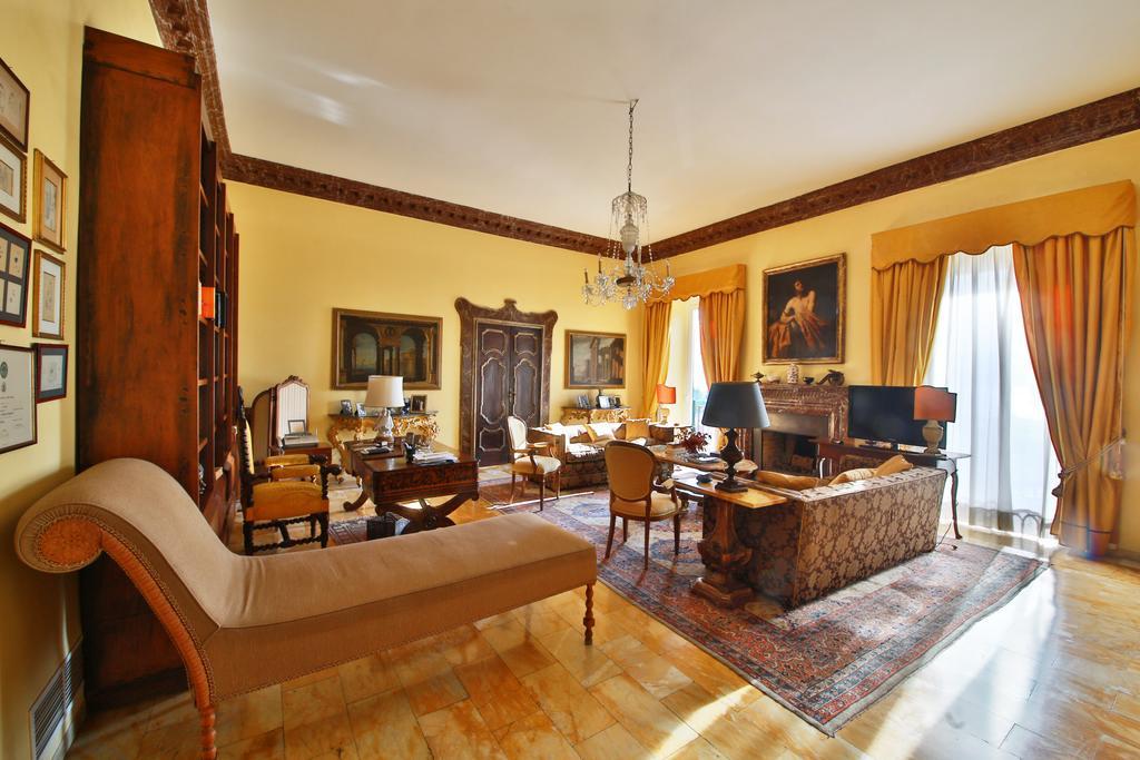 نابولي Bed And Breakfast Riviera Di Chiaia Turrisi المظهر الخارجي الصورة